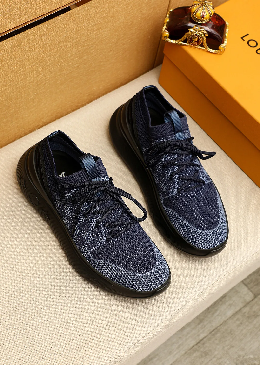 Men's men's shoes 💰480💐 Louis Vuitton Louis Vuitton 2025 new four-season lace-up series! The complex fly-knitting process for shoe uppers is now on the market. The counter has LV shape embossed stitching with original patterns, original raw materials, fabrics, and original fly-knitting! The inside is original and customized! 1:1 outsole mold opening! Foam outsole! 38-44 (45 customized)